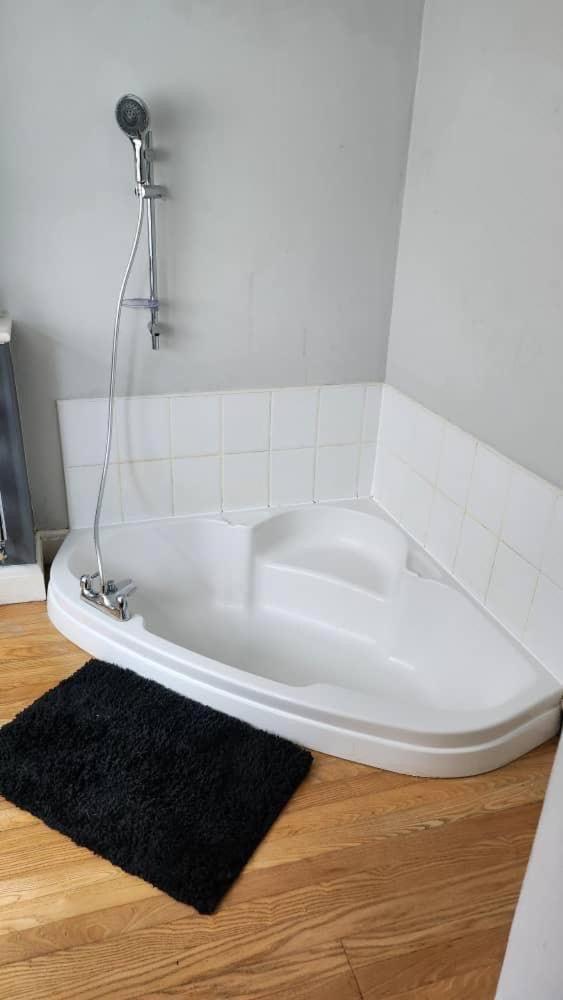 Cosy 4 Bed Home Эдмонтон Экстерьер фото