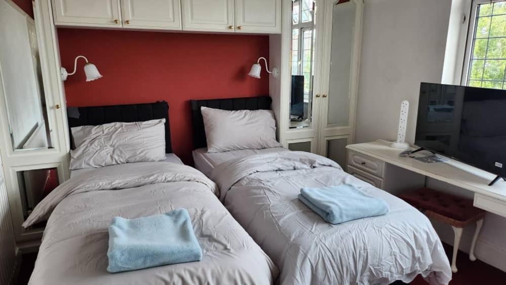 Cosy 4 Bed Home Эдмонтон Экстерьер фото